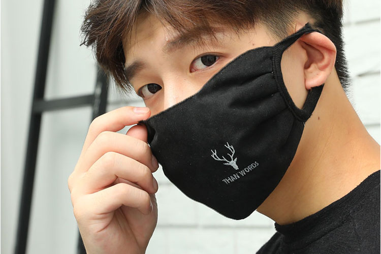 半身不随のマスクの女性コットン冬の季節保温寒さに強い韓版男性の湿ったタイプの個性はほこりに耐えて空気を通して空気を通すことができます。